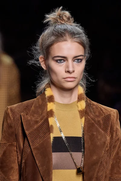Look 35